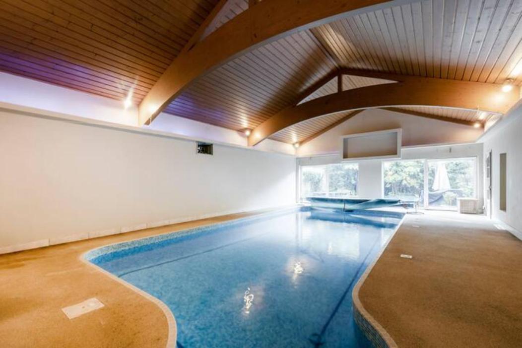 Coach House Villa Woking Bagian luar foto