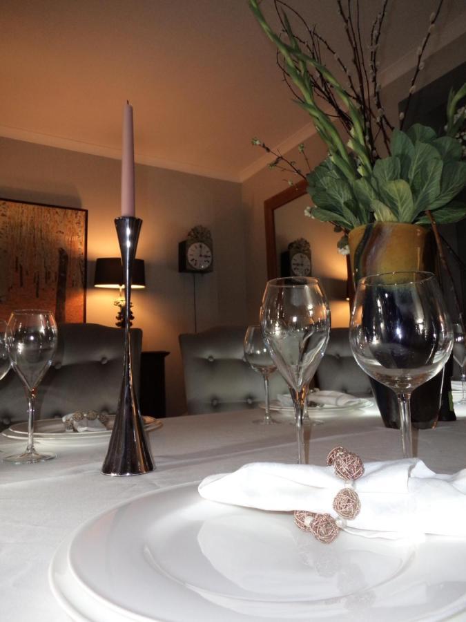 Coach House Villa Woking Bagian luar foto