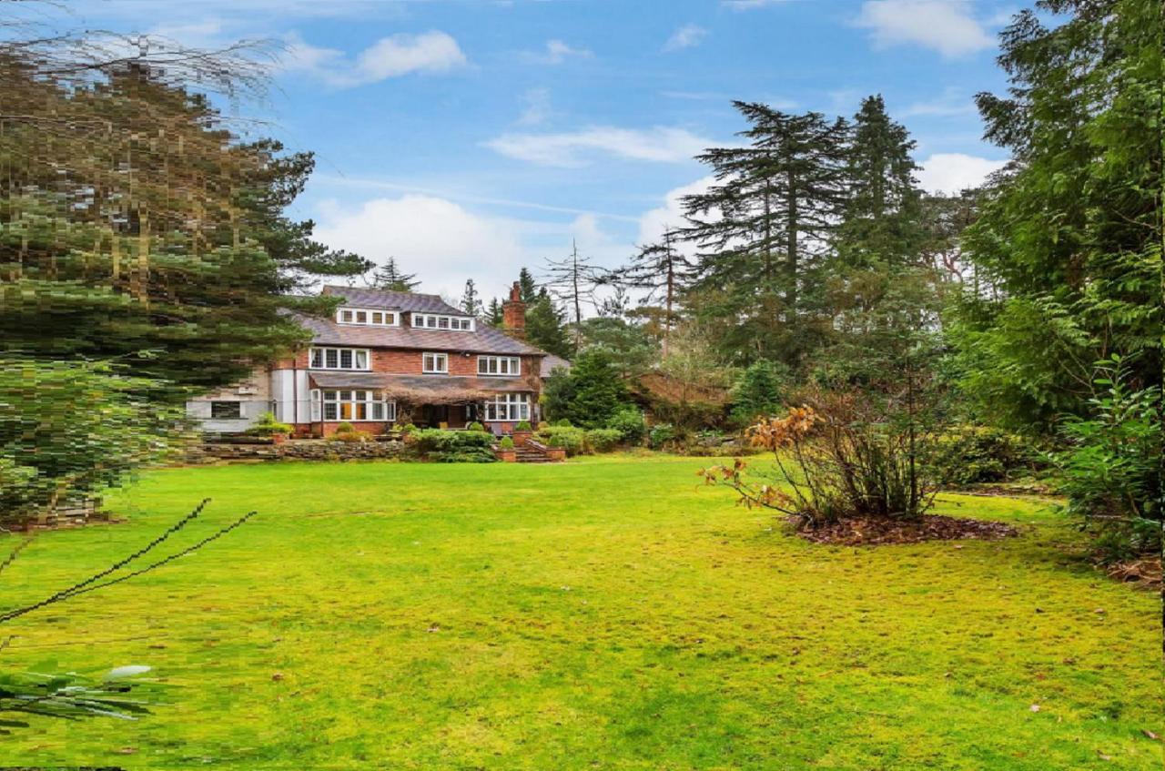 Coach House Villa Woking Bagian luar foto