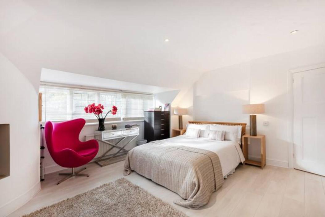Coach House Villa Woking Bagian luar foto