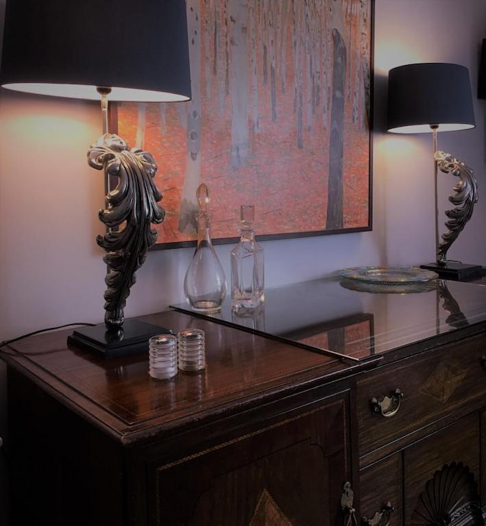 Coach House Villa Woking Bagian luar foto
