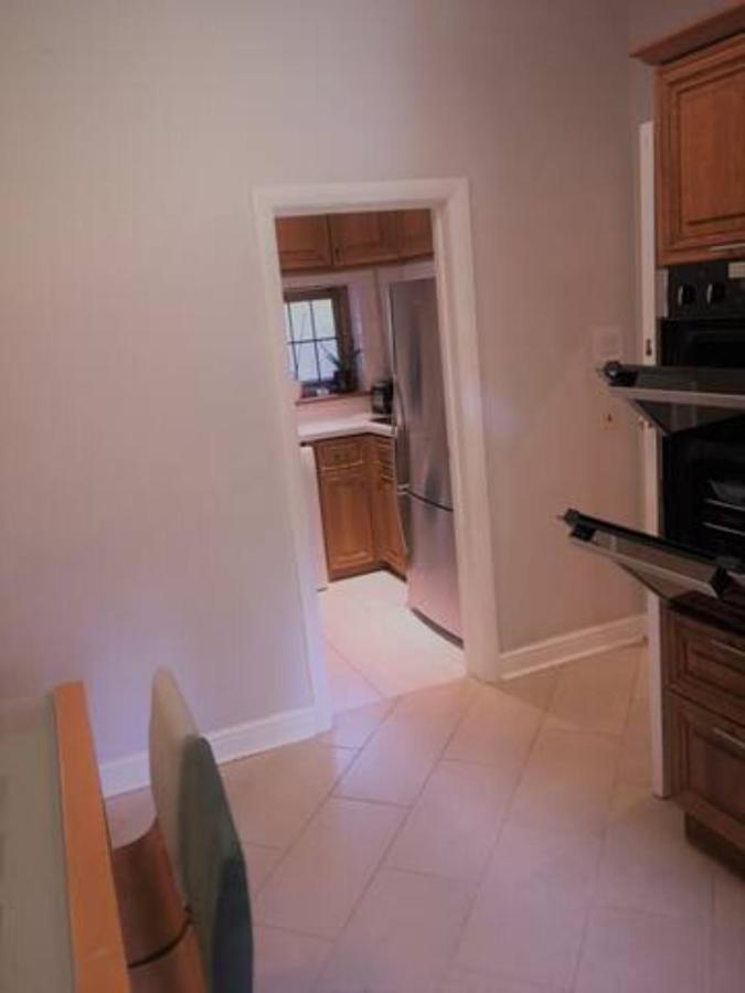 Coach House Villa Woking Bagian luar foto