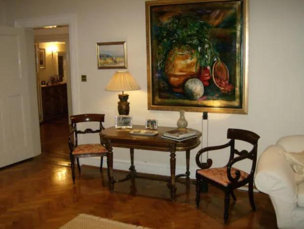 Coach House Villa Woking Bagian luar foto