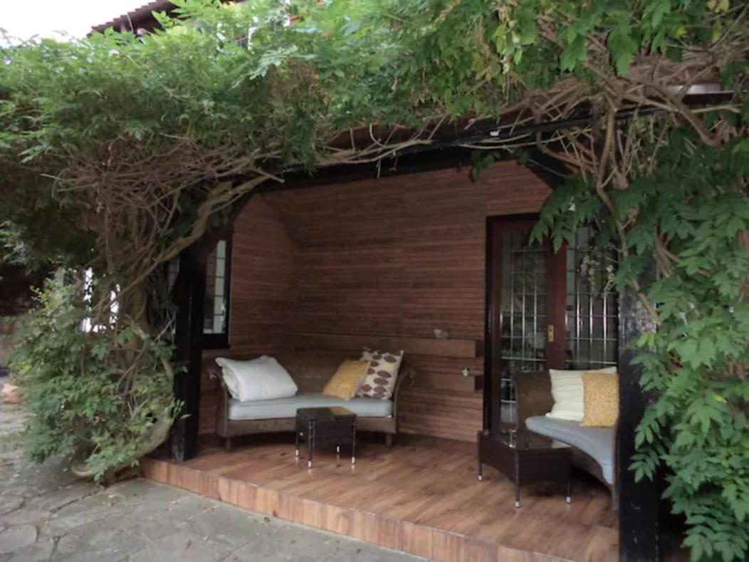 Coach House Villa Woking Bagian luar foto